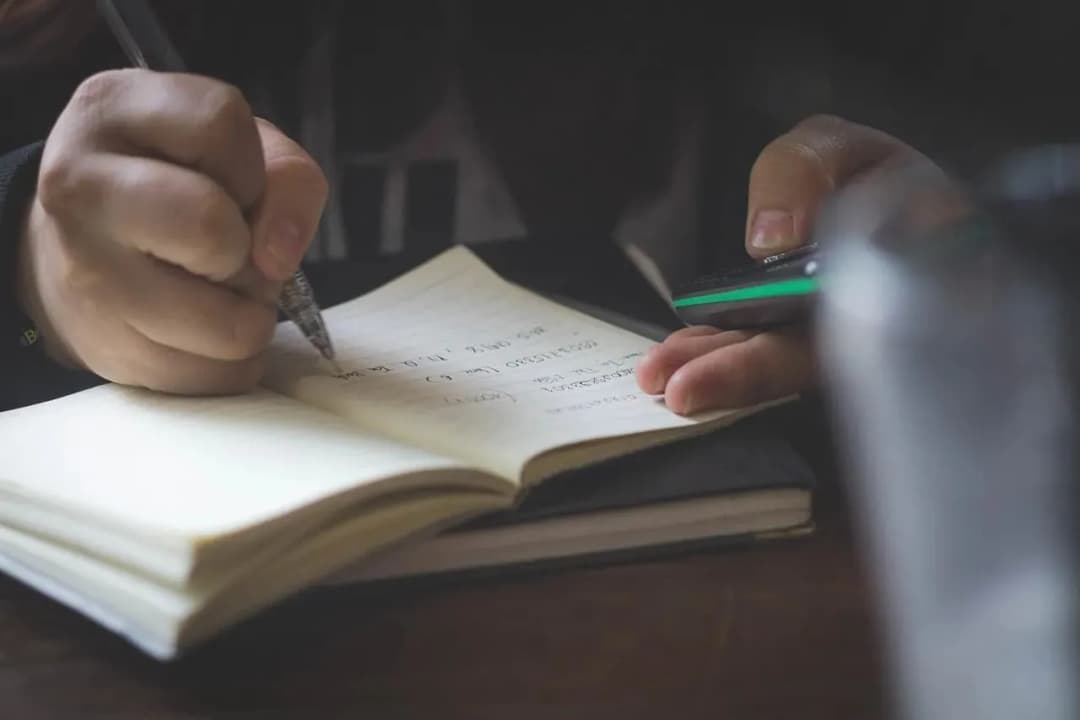 Jak napisać sprawozdanie ze stażu, aby uniknąć najczęstszych błędów