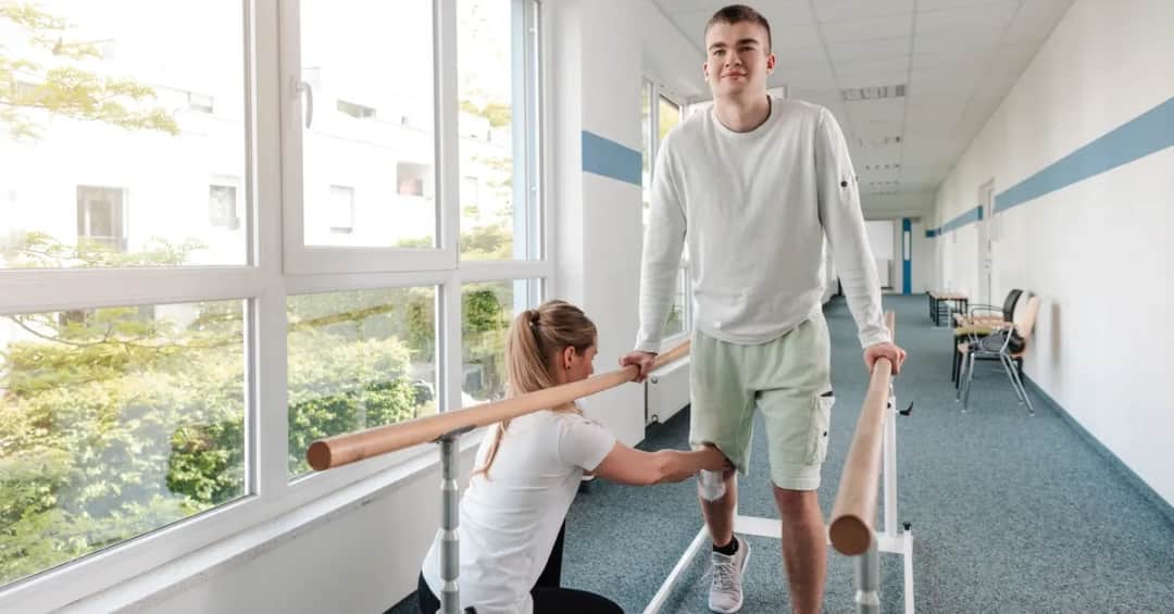 Ile wynosi świadczenie rehabilitacyjne po ustaniu zatrudnienia i jak je uzyskać