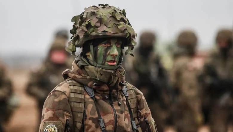 Ile zarabia żołnierz zawodowy? Zaskakujące wyniki wynagrodzeń w Polsce