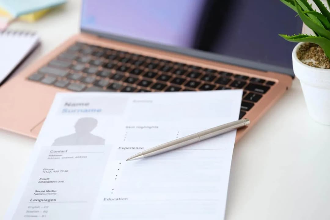 Komu zlecić napisanie CV, aby uniknąć błędów i zdobyć pracę?