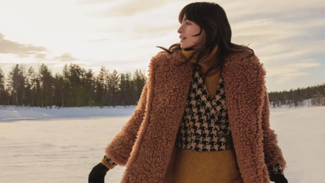 Jak się ubrać na rozmowę o pracę zimą, aby wyglądać profesjonalnie i ciepło