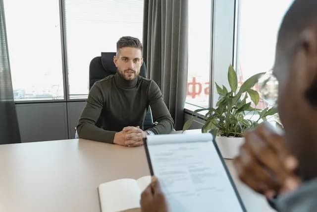 Jak dodać CV na LinkedIn i zwiększyć swoje szanse na pracę
