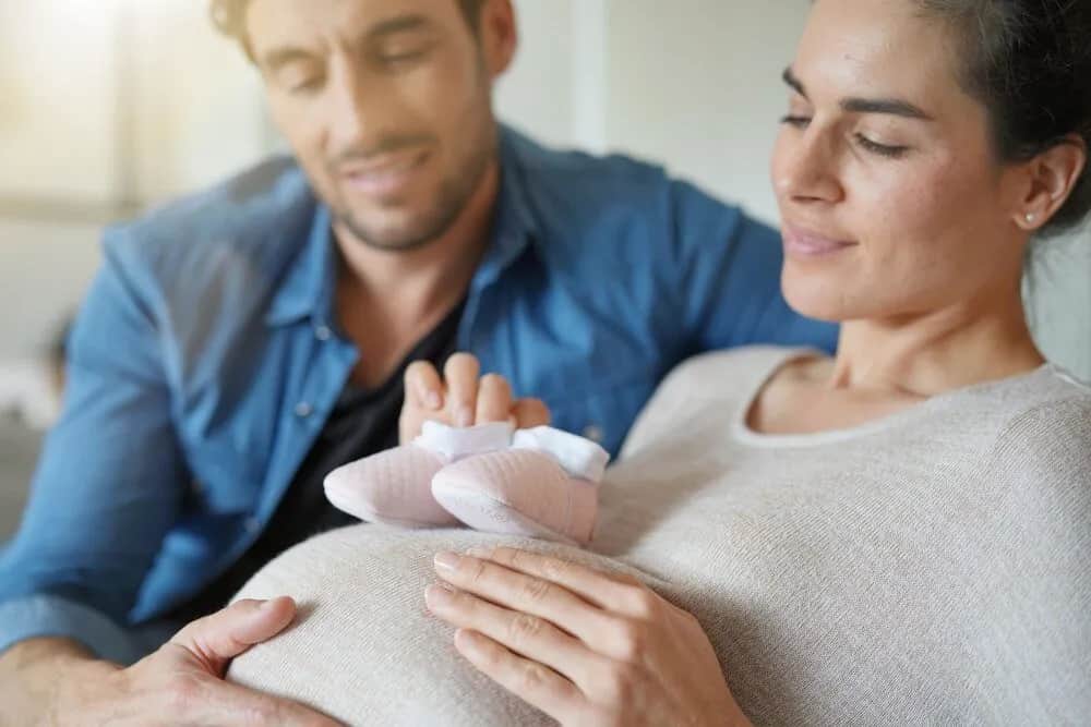 Kto wypłaca zasiłek macierzyński po ustaniu zatrudnienia i co warto wiedzieć