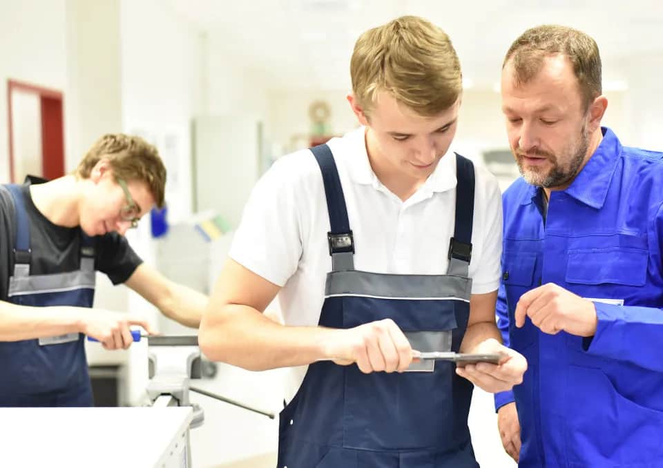 Czy urlop na stażu jest płatny? Poznaj swoje prawa i stypendium