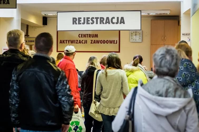Czy urząd pracy sprawdza zatrudnienie za granicą i co musisz wiedzieć