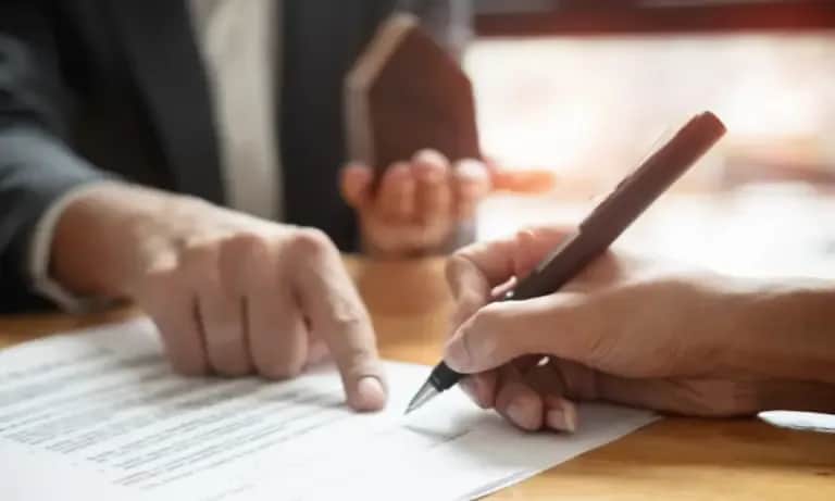 Umowa zlecenie na co uważać: uniknij kosztownych błędów i pułapek