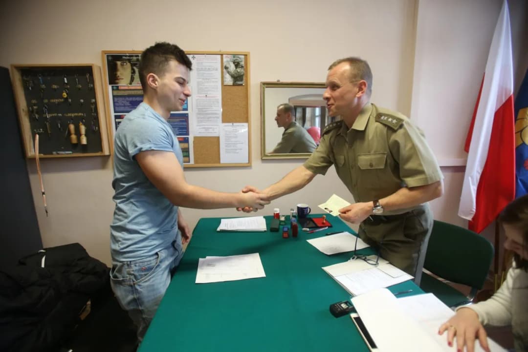 Jakie badania lekarskie do wojska na zawodowego – uniknij nieprzyjemności