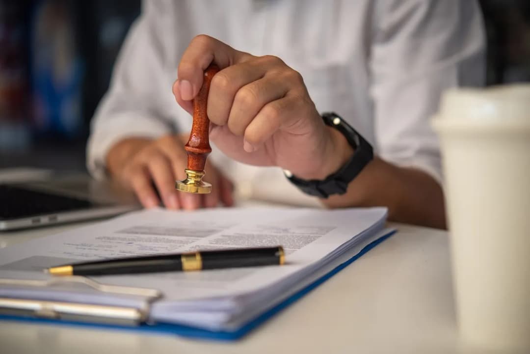 Ile może zabrać komornik na umowie zlecenie? Oto ważne wyjątki