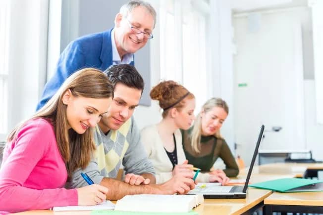 Ile godzin doradztwa zawodowego w szkołach? Sprawdź wymogi edukacyjne