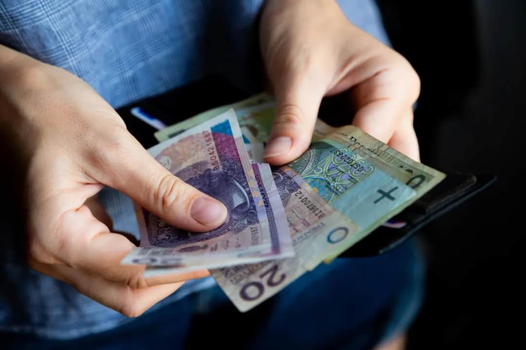 Czy zasiłek macierzyński z ZUS wlicza się do stażu pracy na emeryturę?