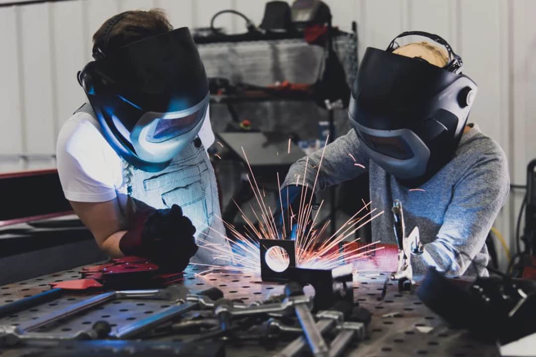 Ile trwa szkoła zawodowa? Zaskakujące fakty o długości nauki