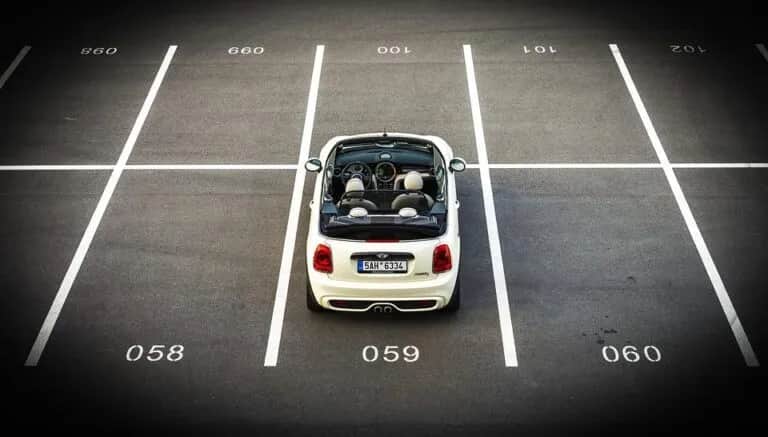 Czy można prowadzić działalność i być zatrudnionym? Sprawdź ograniczenia